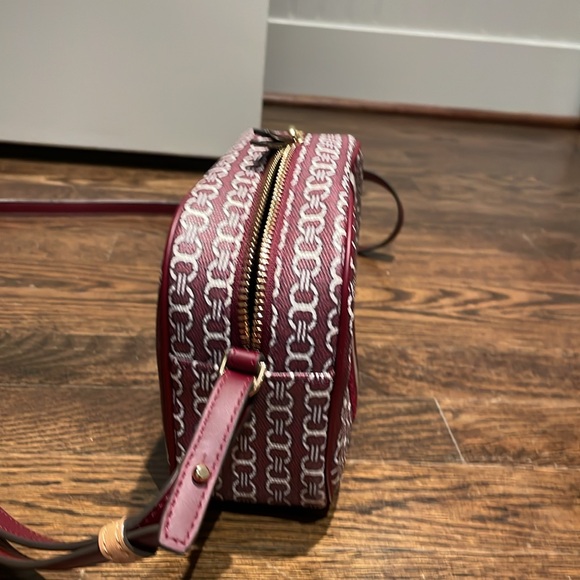 Tory Burch Crossbody Garnet / Cream Chainlink Pattern with Racing Stripe - Picture 8 of 9